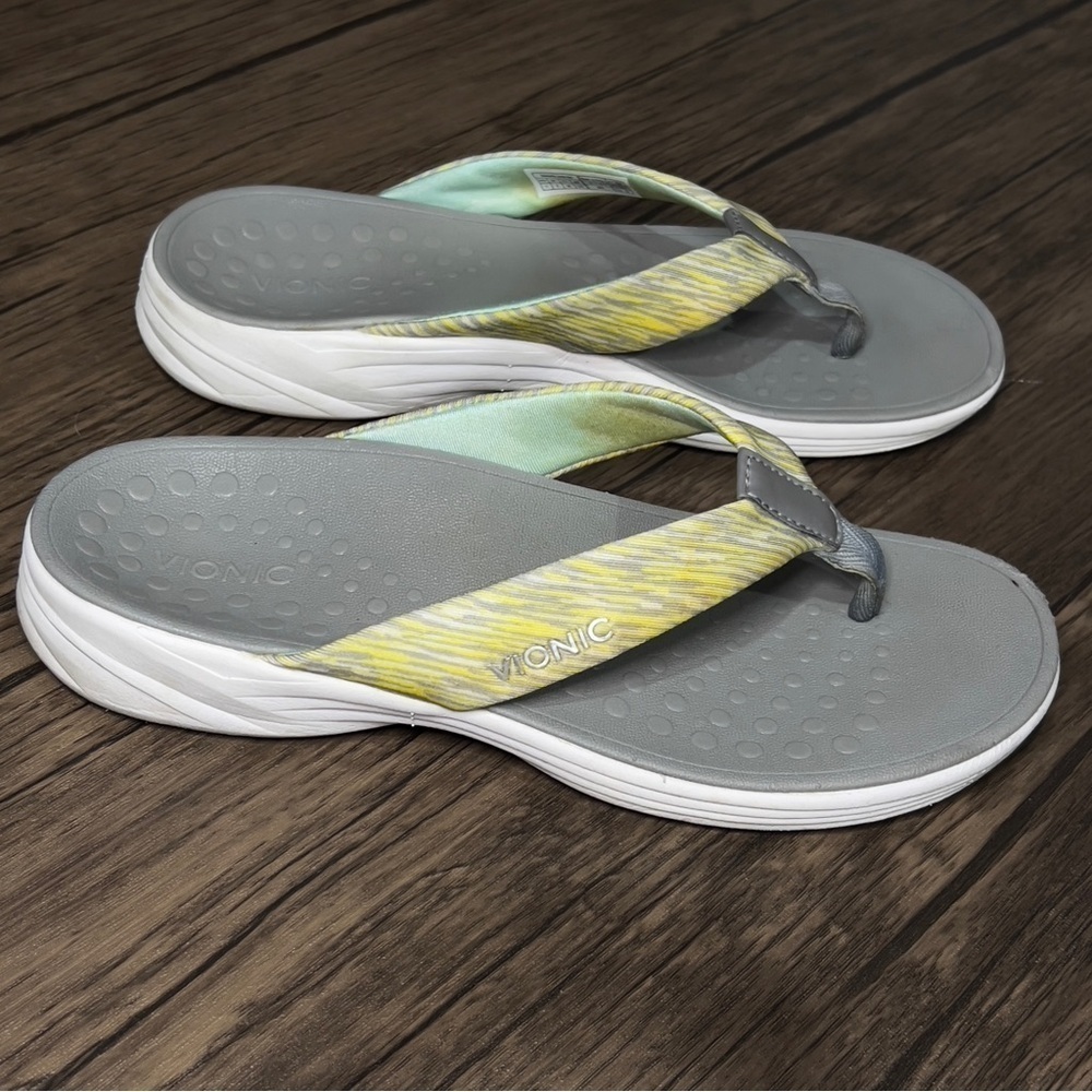 VIONIC Size 7 Kapel Thong. Slip On Summer Flip Flop Sandal. Yellow and Gray.
